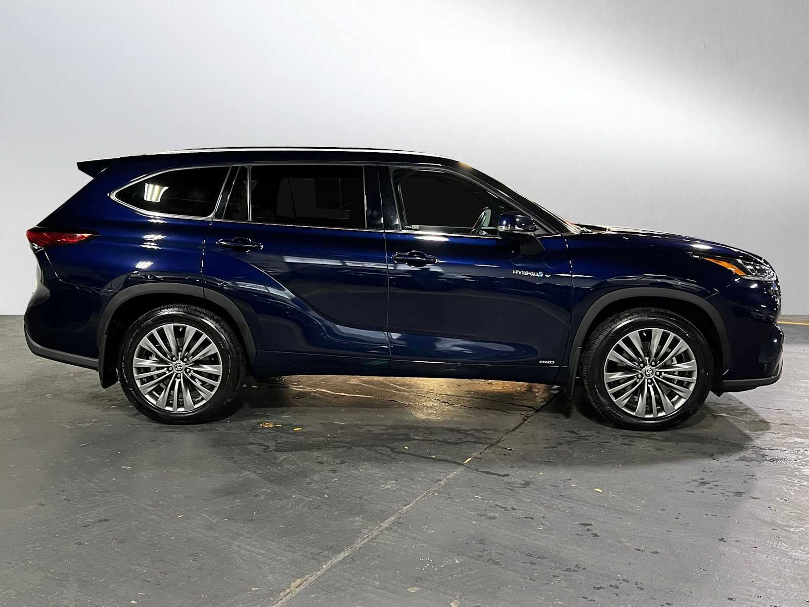 2020 Toyota Highlander Hybrid Platinum