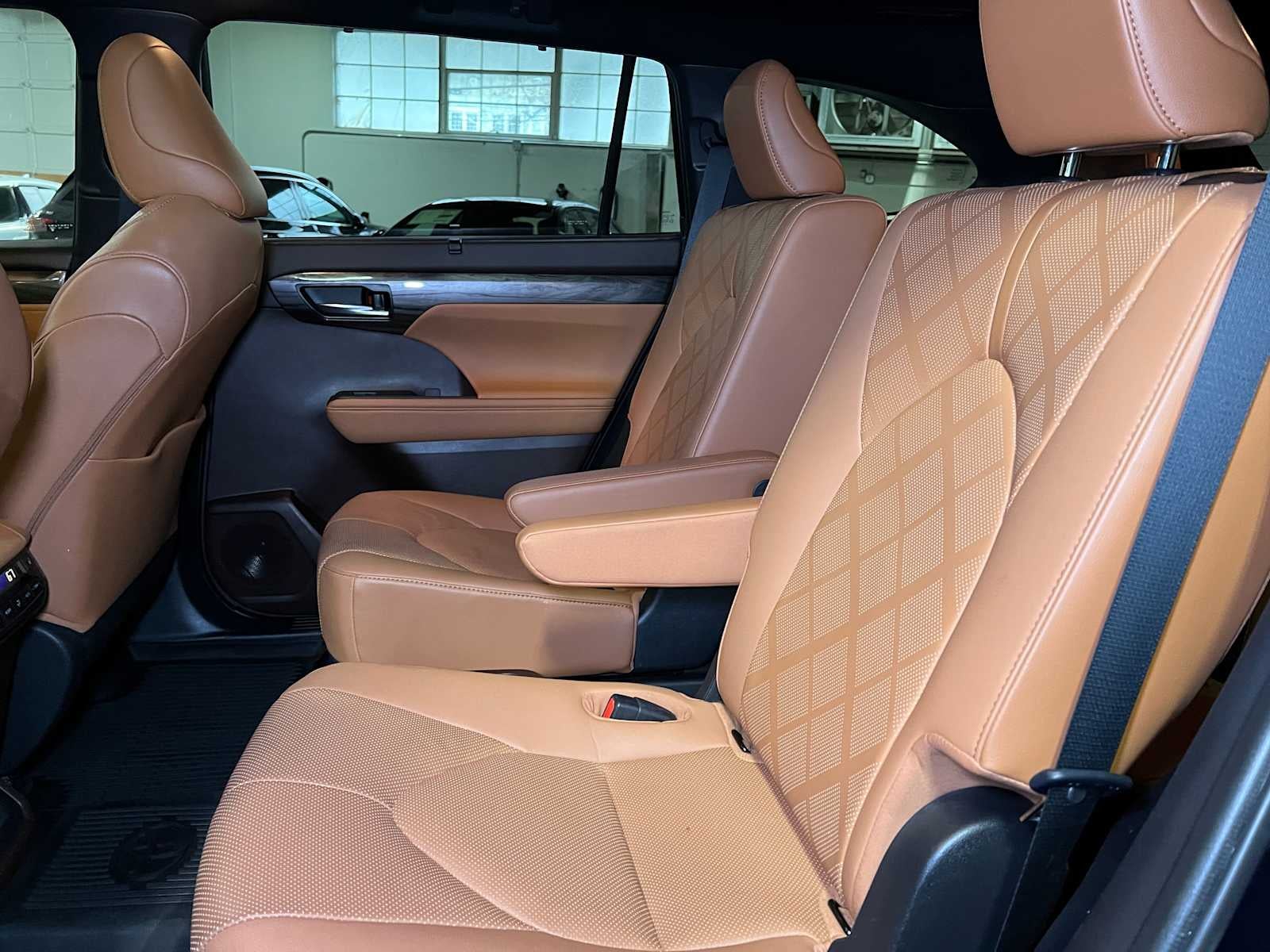 2020 Toyota Highlander Hybrid Platinum