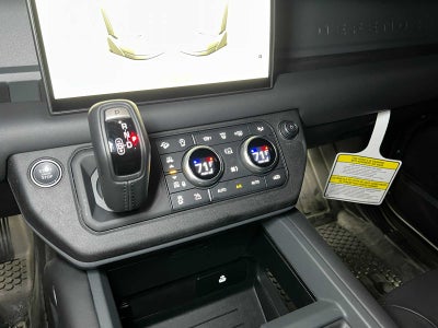 2025 Land Rover Defender X-Dynamic SE