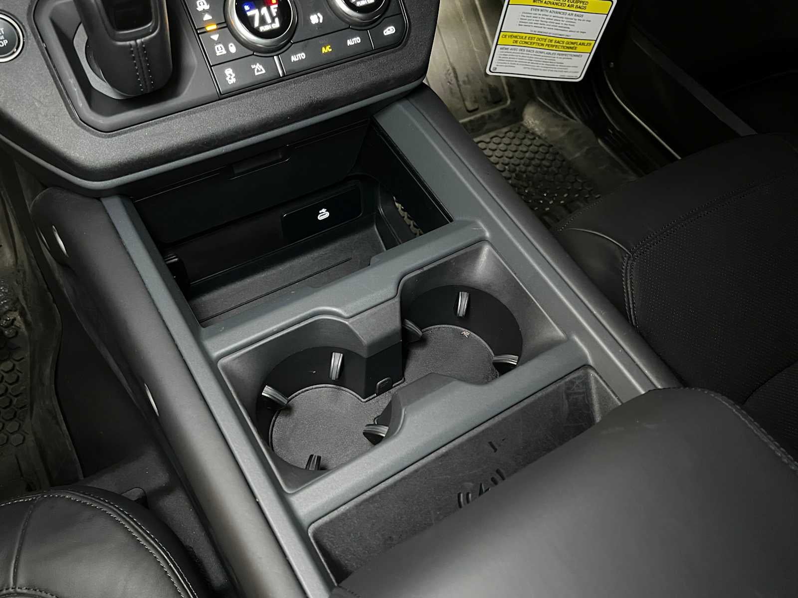 2025 Land Rover Defender X-Dynamic SE