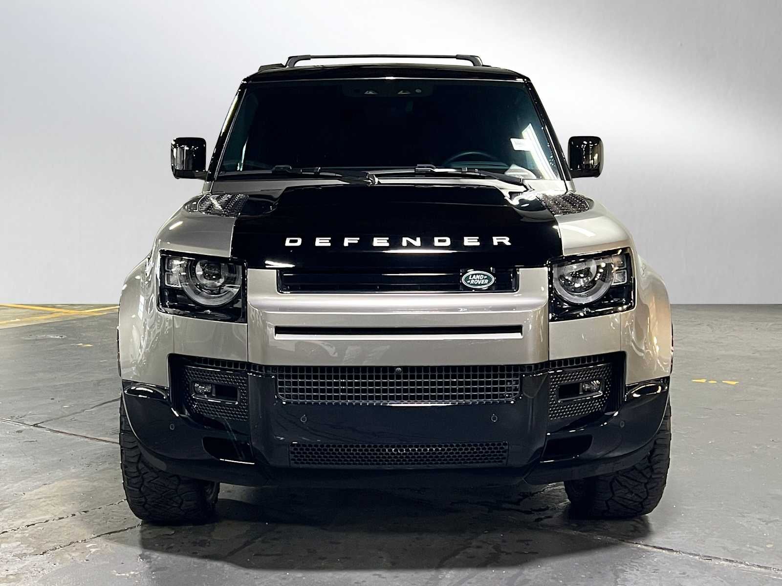 2025 Land Rover Defender X-Dynamic SE