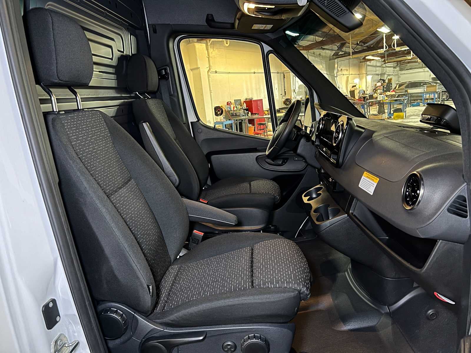 2025 Mercedes-Benz Sprinter 2500 Standard Roof I4 Diesel 144" RWD