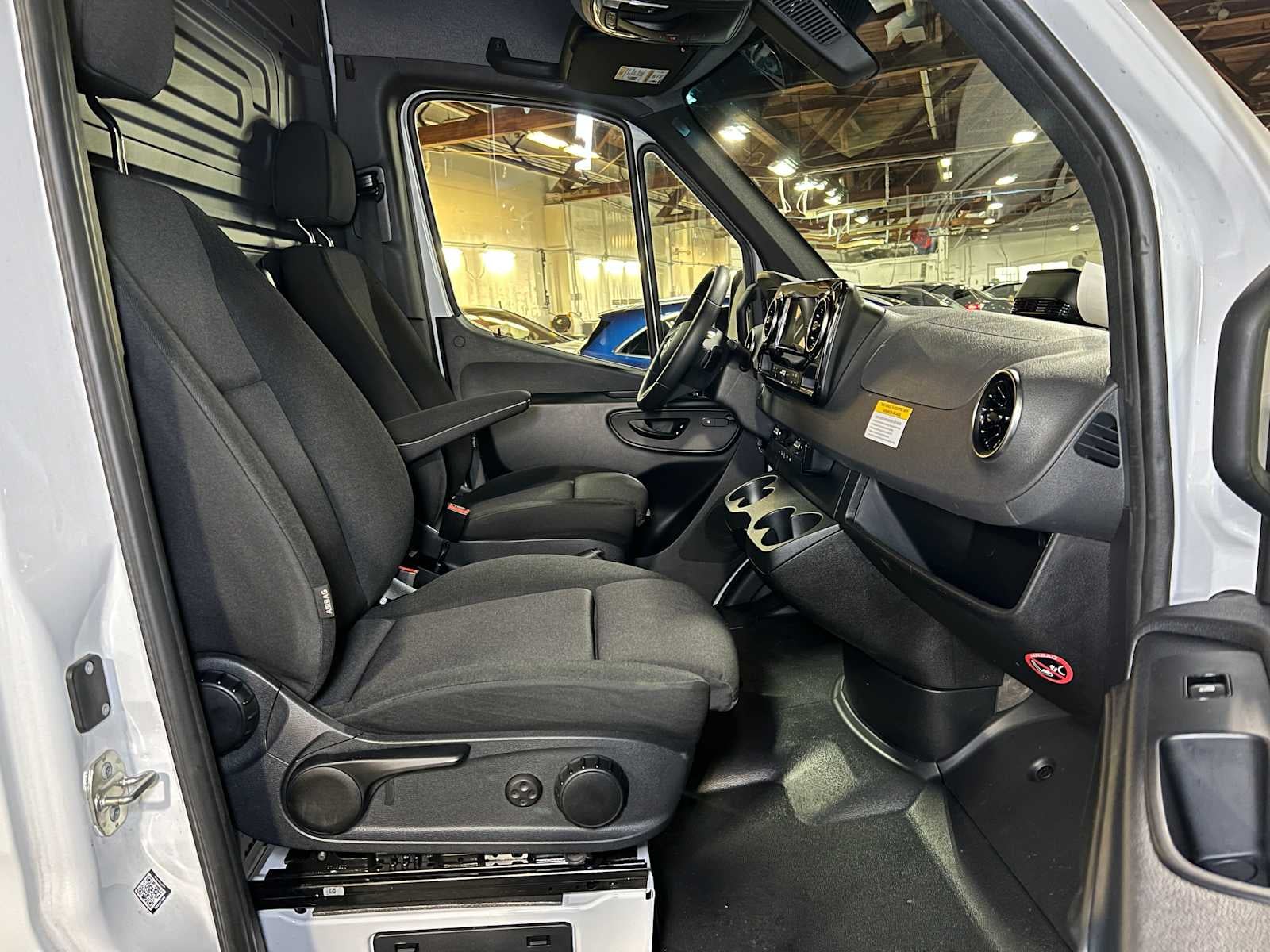 2025 Mercedes-Benz Sprinter 2500 Standard Roof I4 Diesel 144" RWD