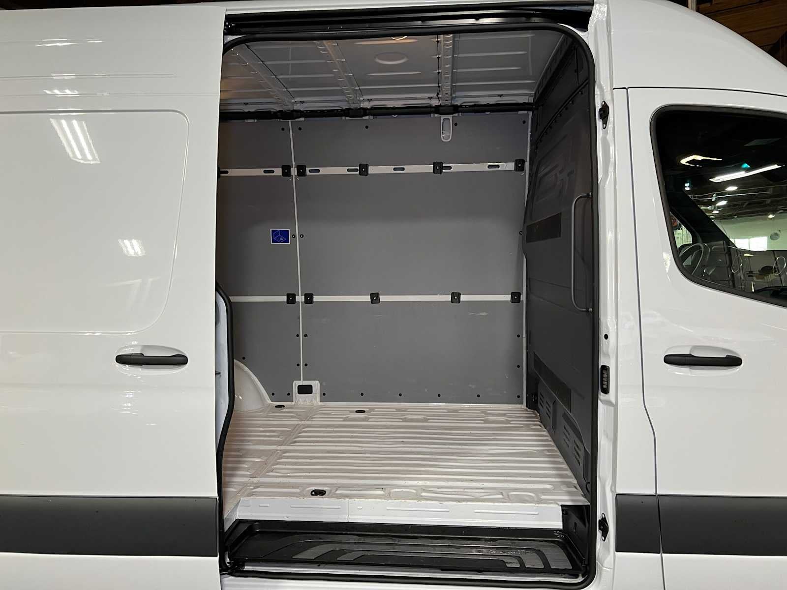 2025 Mercedes-Benz Sprinter 2500 Standard Roof I4 Diesel 144" RWD