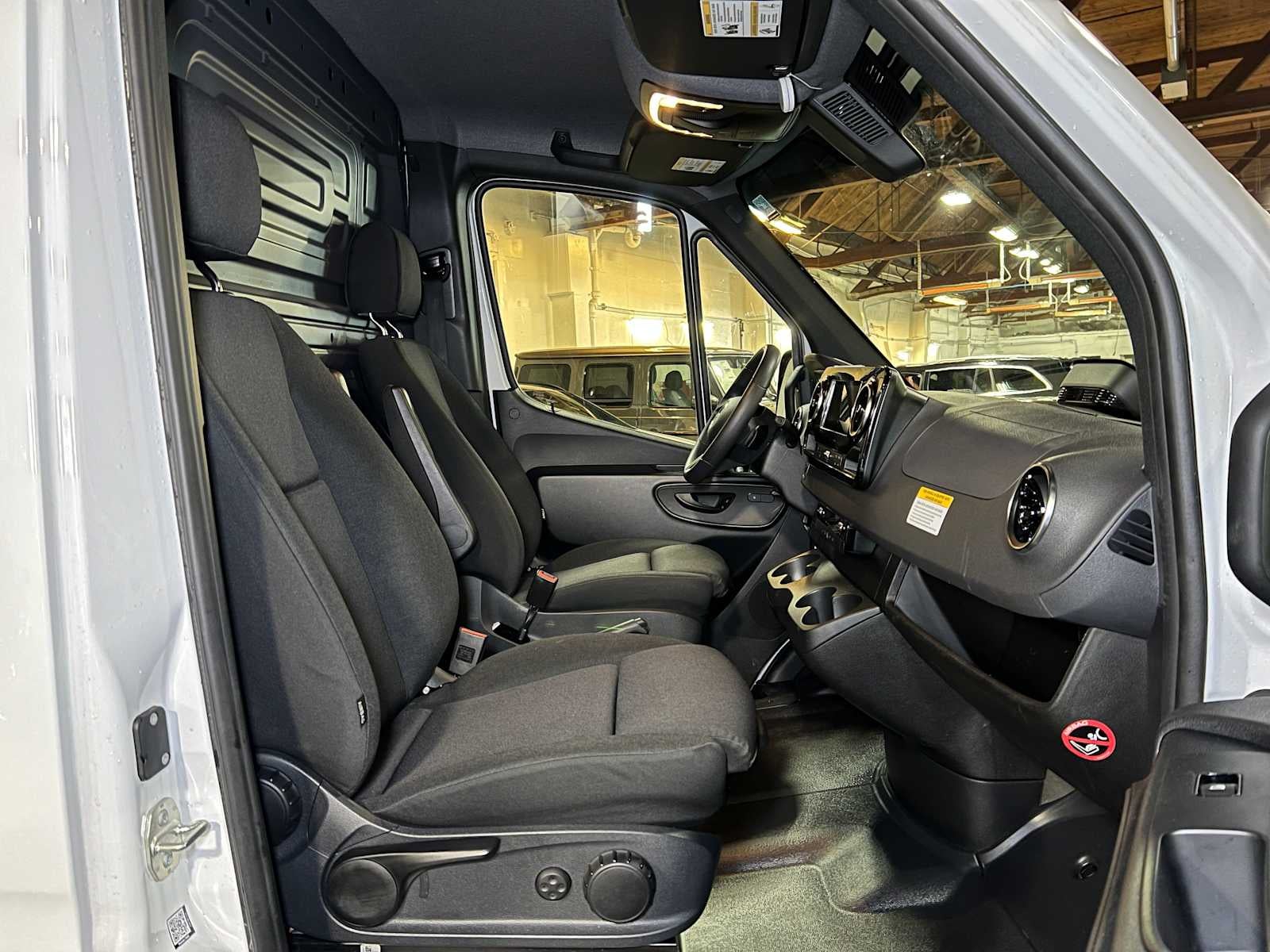 2025 Mercedes-Benz Sprinter 2500 Standard Roof I4 Diesel 144" RWD