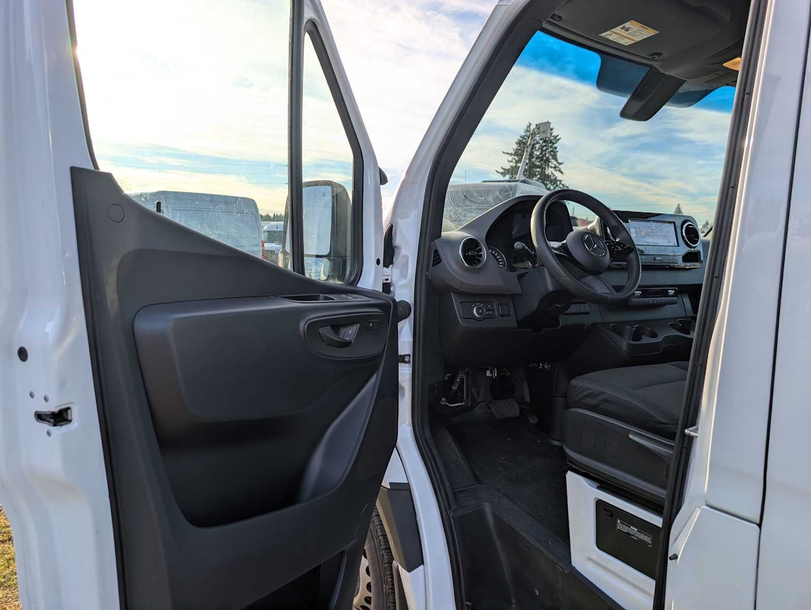 2025 Mercedes-Benz Sprinter 2500 Standard Roof I4 Diesel 144" RWD