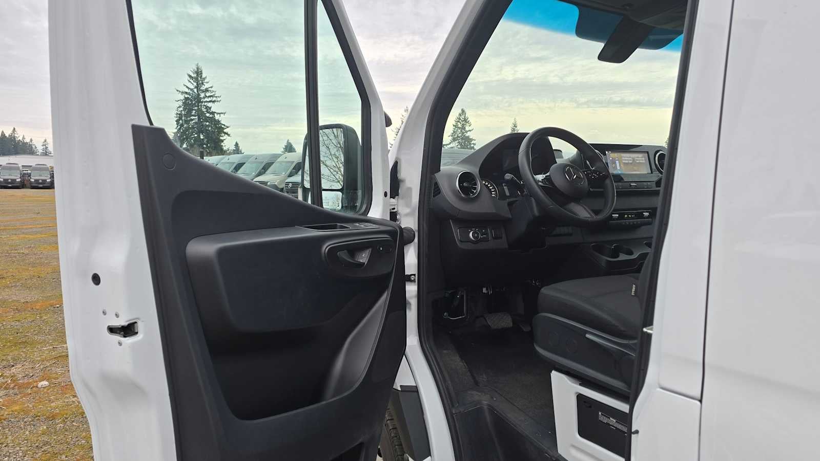 2025 Mercedes-Benz Sprinter 2500 Standard Roof I4 Diesel 144" RWD