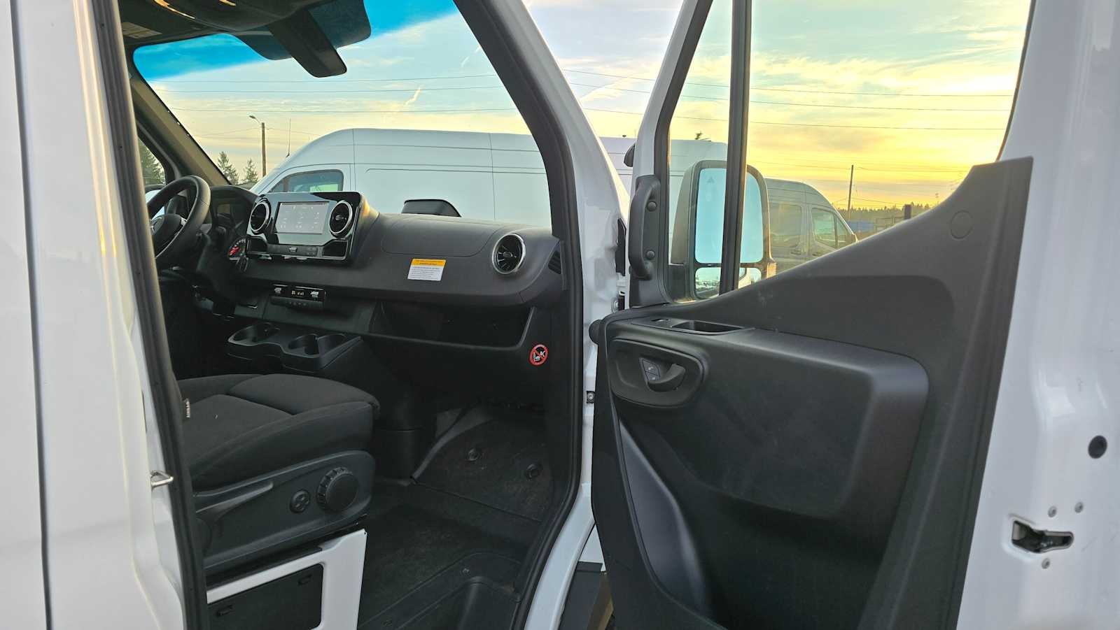 2025 Mercedes-Benz Sprinter 2500 Standard Roof I4 Diesel 144" RWD