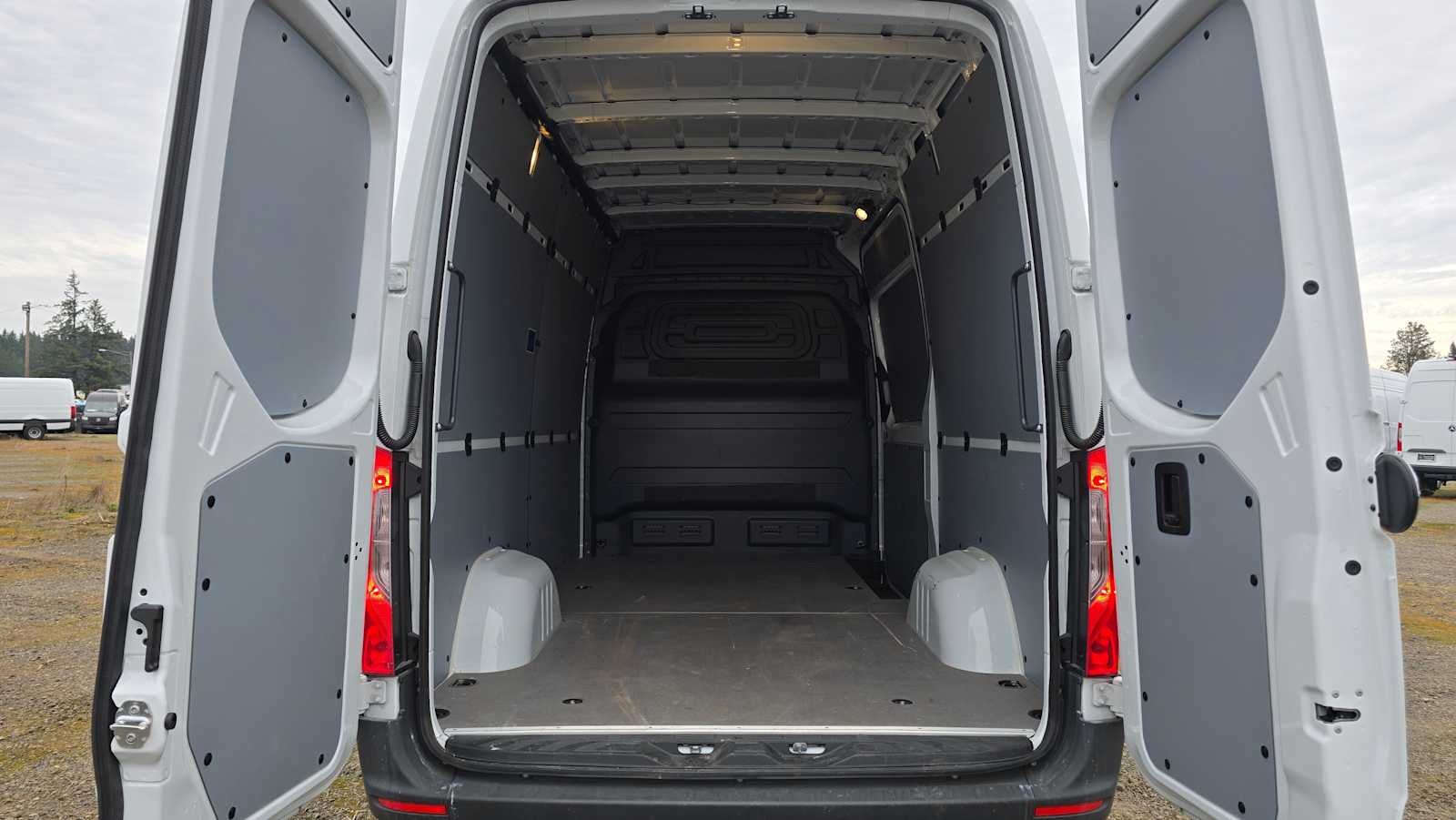 2025 Mercedes-Benz Sprinter 2500 Standard Roof I4 Diesel 144" RWD