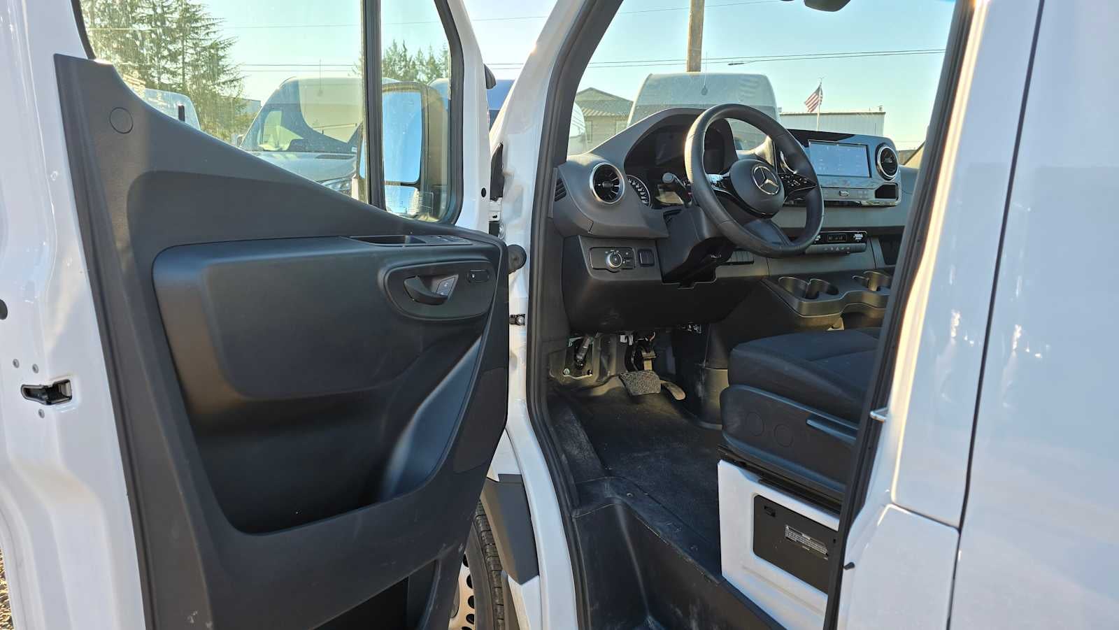 2025 Mercedes-Benz Sprinter 2500 High Roof I4 Diesel 170" RWD