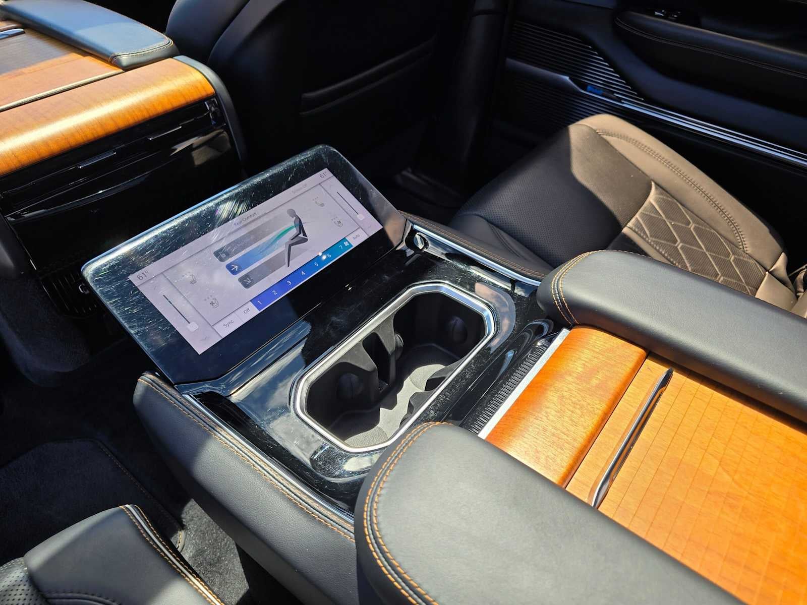 2022 Jeep Grand Wagoneer Series III