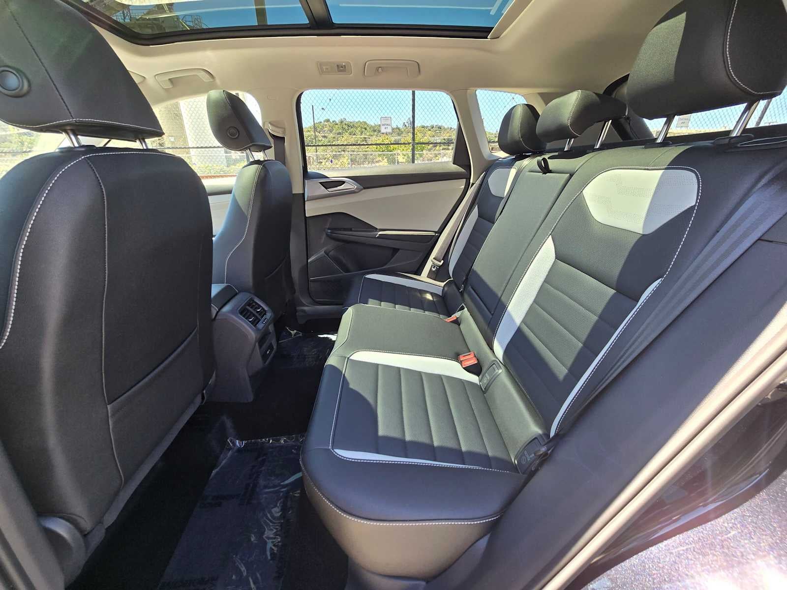 2025 Volkswagen Taos SEL