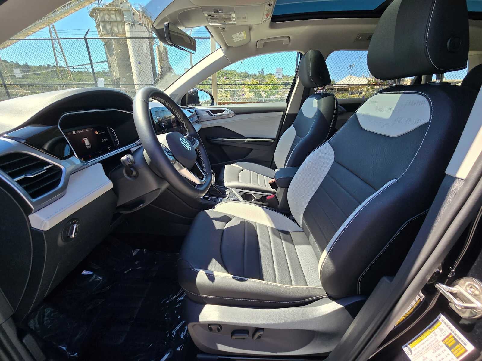 2025 Volkswagen Taos SEL