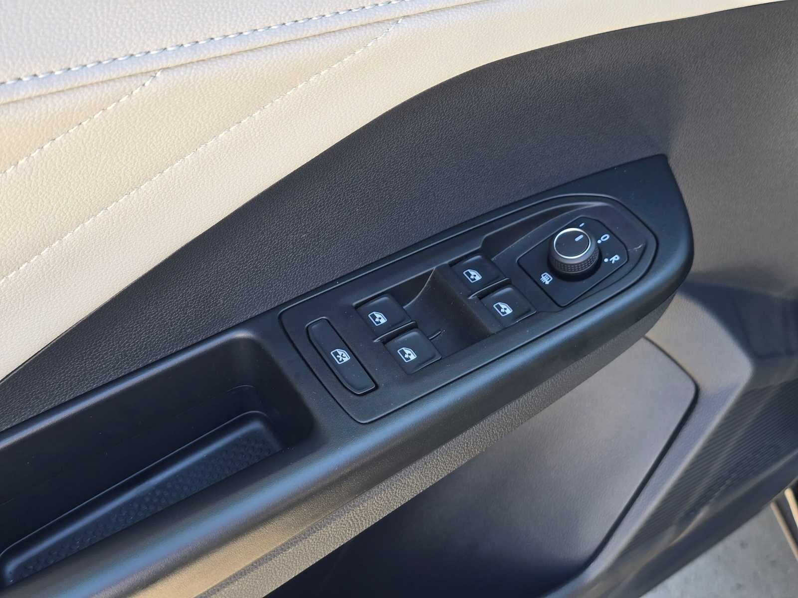 2025 Volkswagen Taos SEL