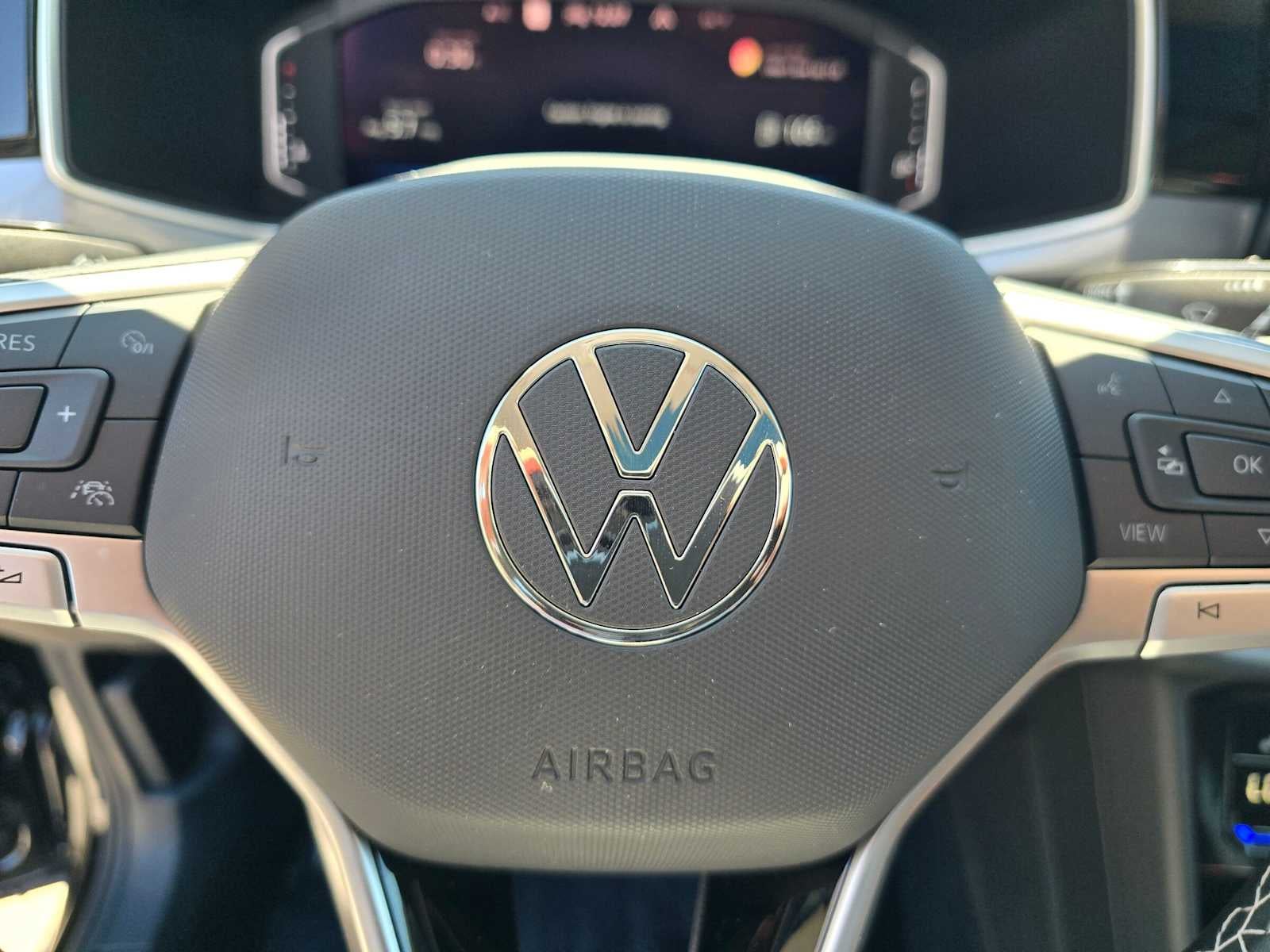2025 Volkswagen Taos SEL