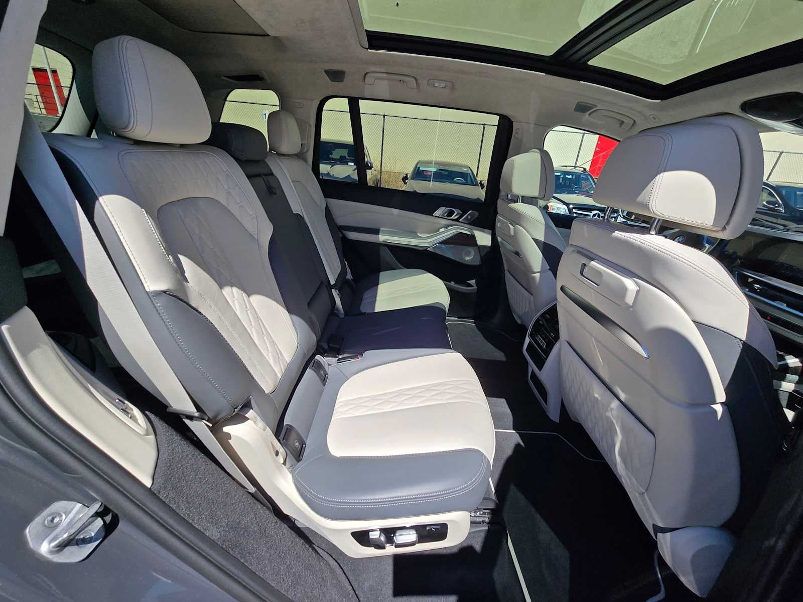 2024 BMW X7 M60i M60i