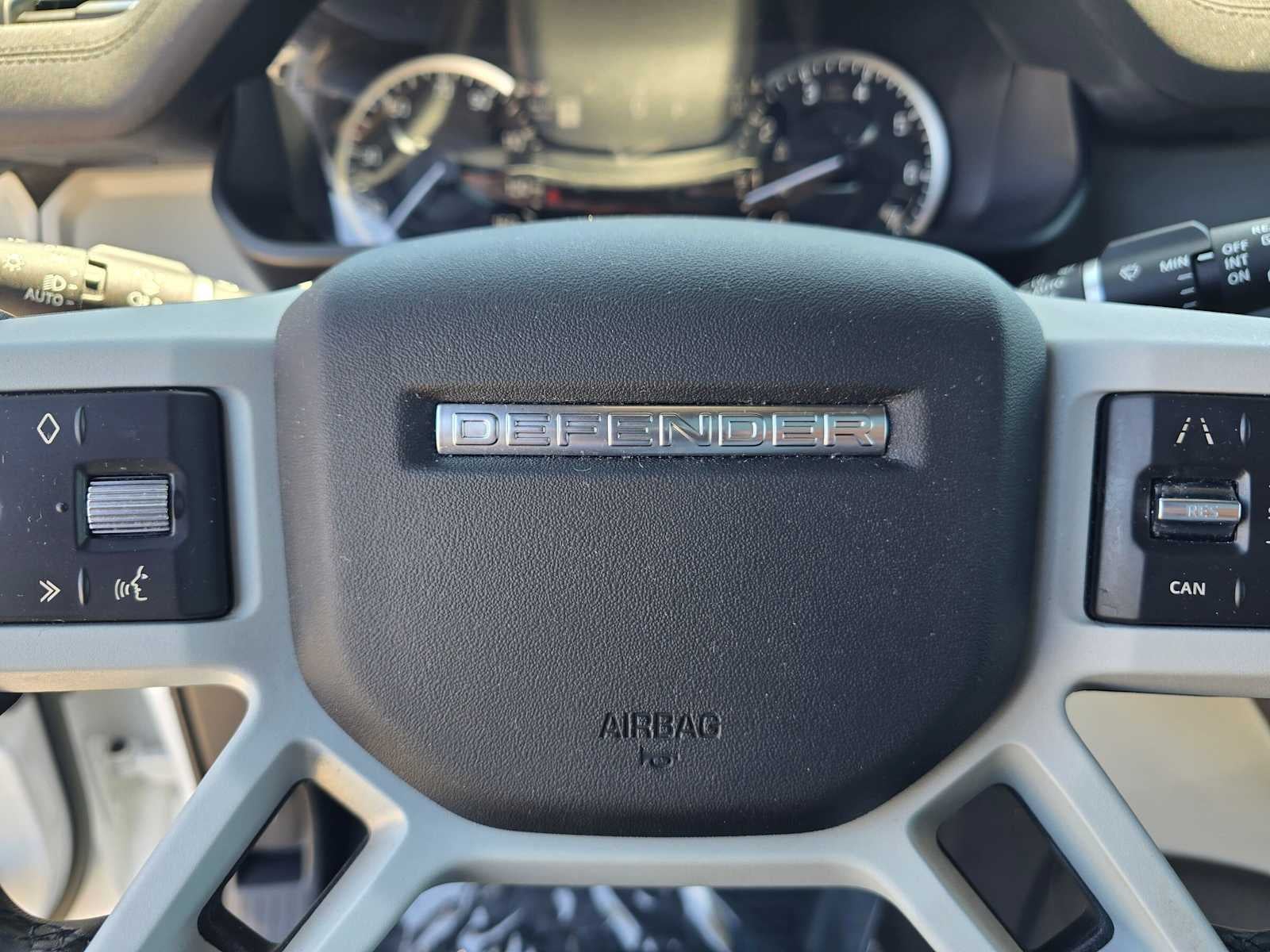 2023 Land Rover Defender X-Dynamic SE