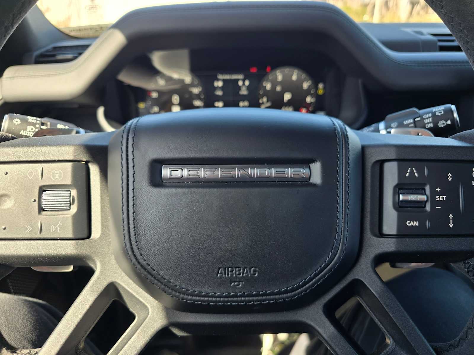 2024 Land Rover Defender V8