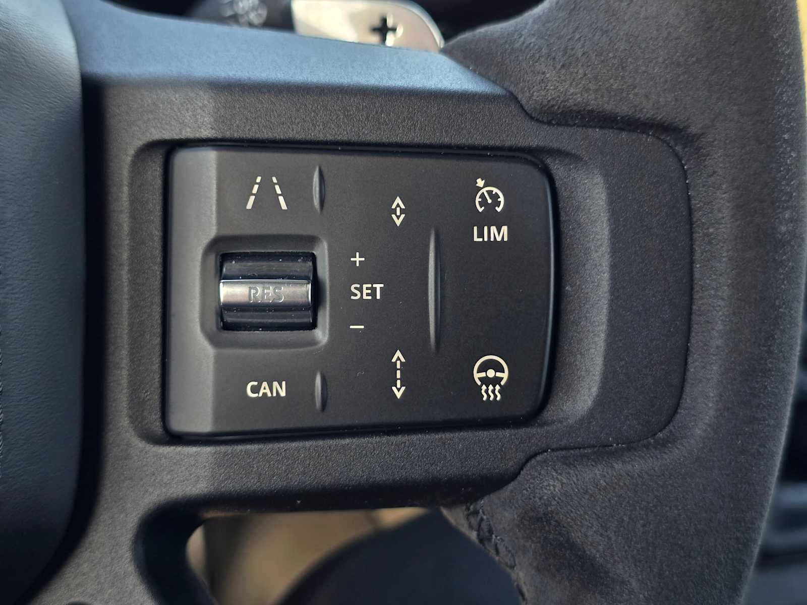 2024 Land Rover Defender V8