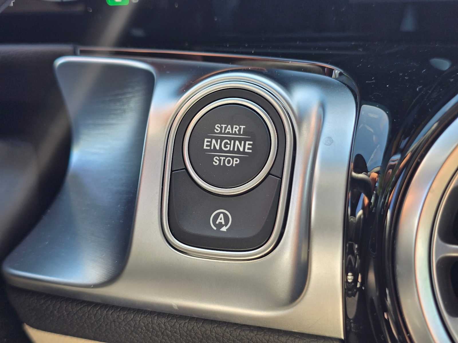 2026 Mercedes-Benz GLB 250 SUV