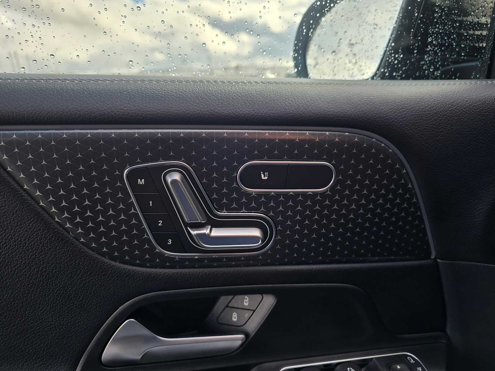 2025 Mercedes-Benz GLB 250 4MATIC® SUV