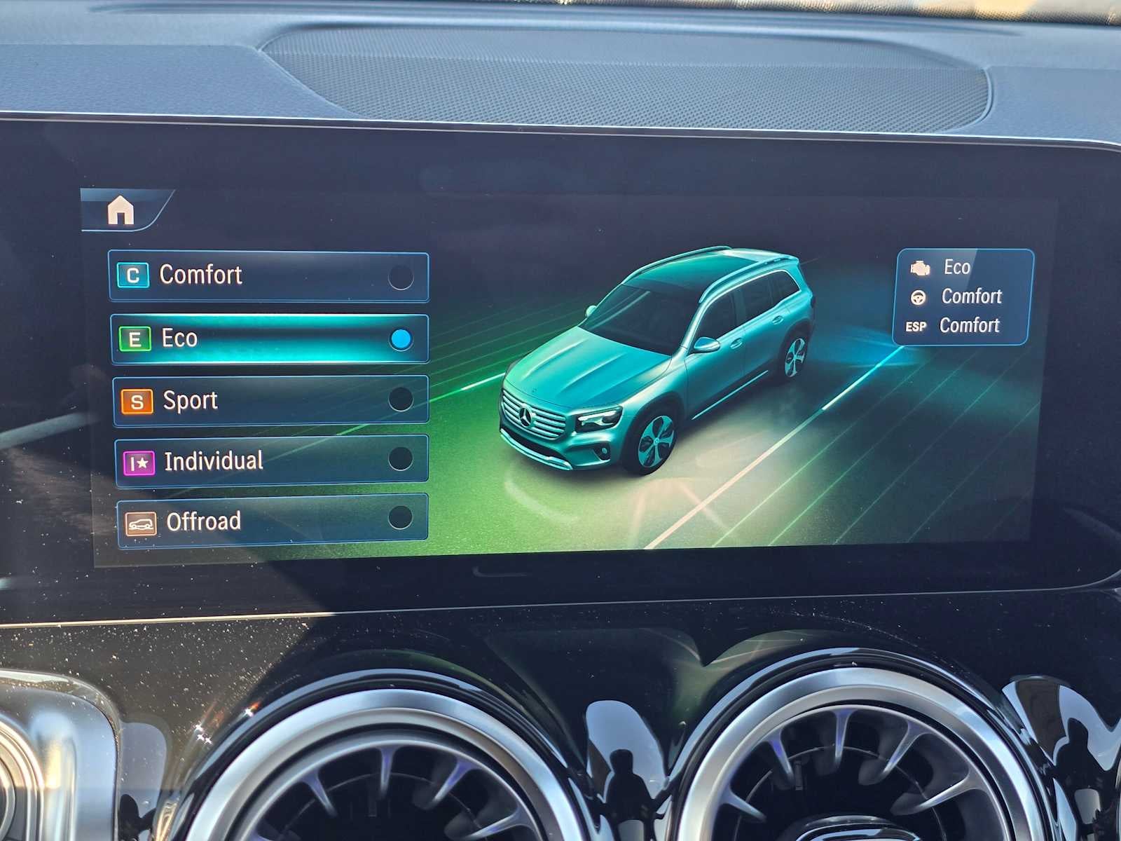 2025 Mercedes-Benz GLB 250 4MATIC® SUV