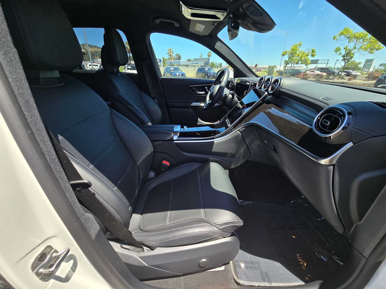 2025 Mercedes-Benz GLC 300 SUV