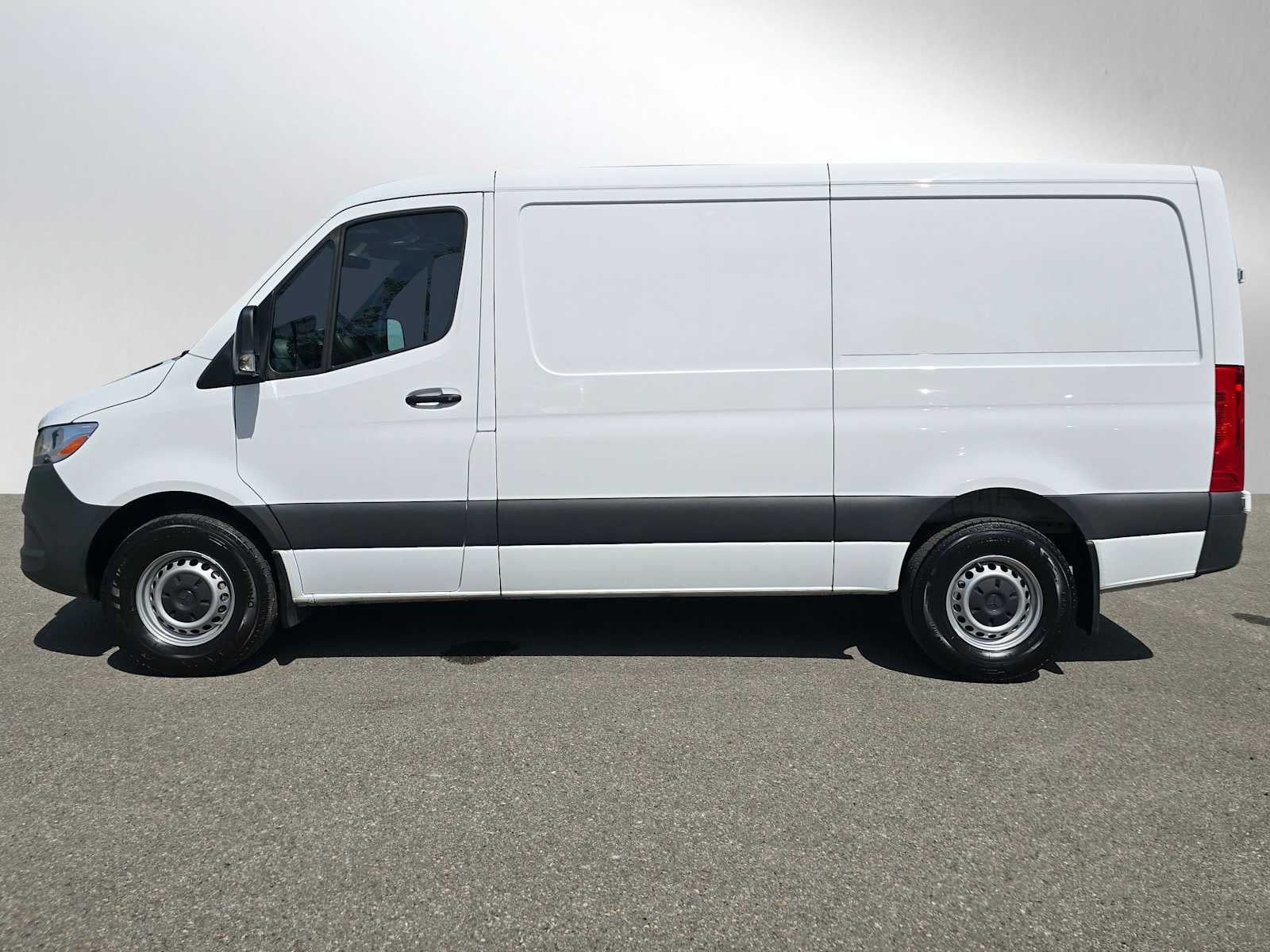 2025 Mercedes-Benz Sprinter Cargo Van 2500 Standard Roof I4 Diesel 144 RWD