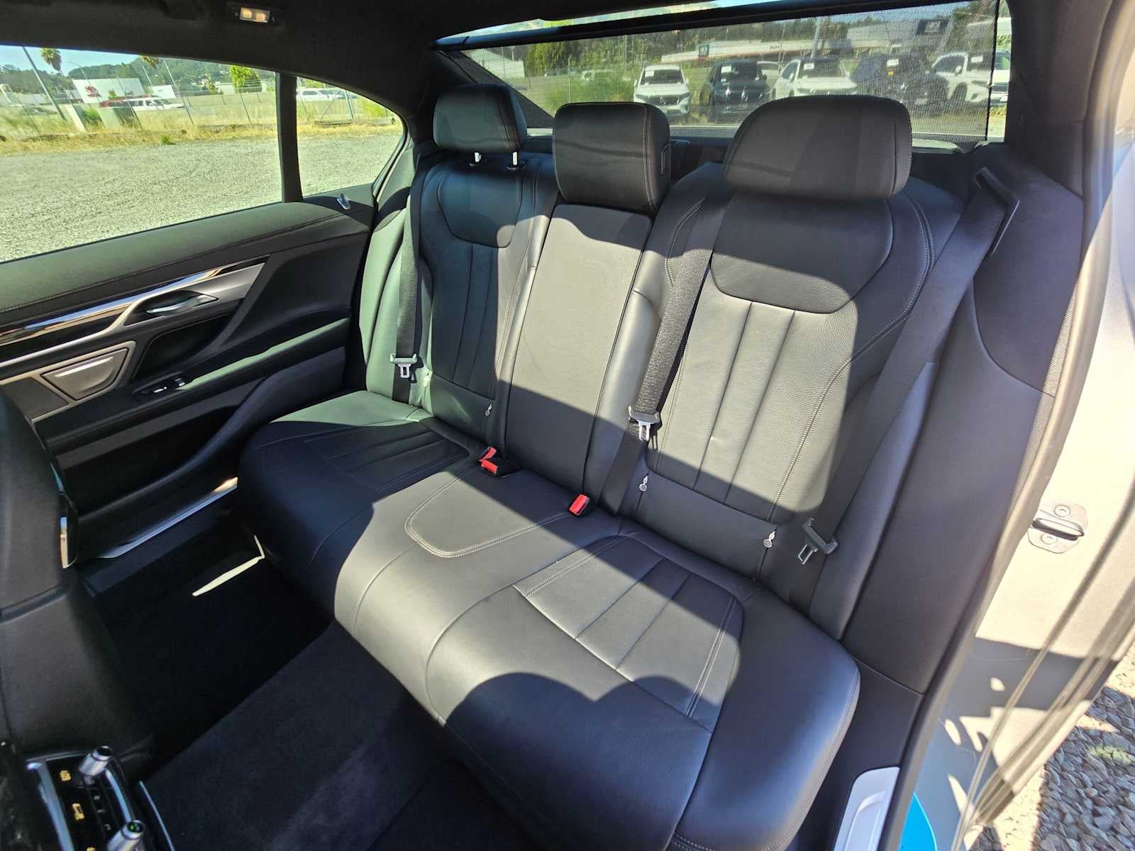 2021 BMW 740i 740i