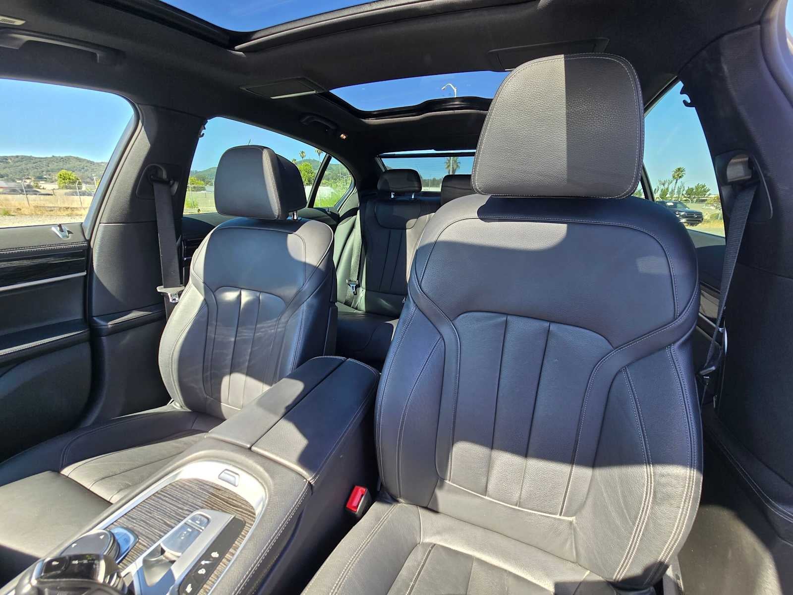 2021 BMW 740i 740i