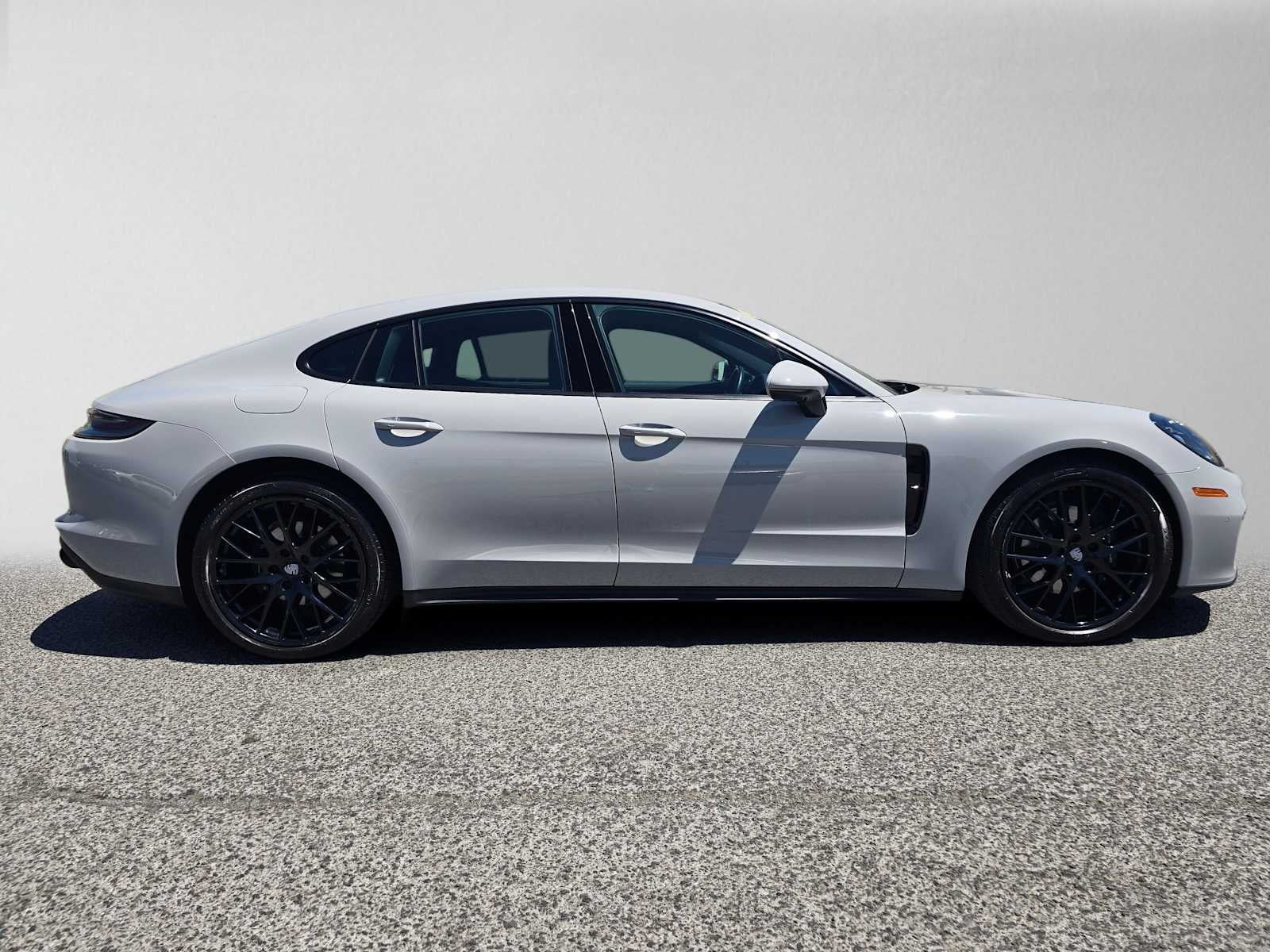 2023 Porsche Panamera RWD