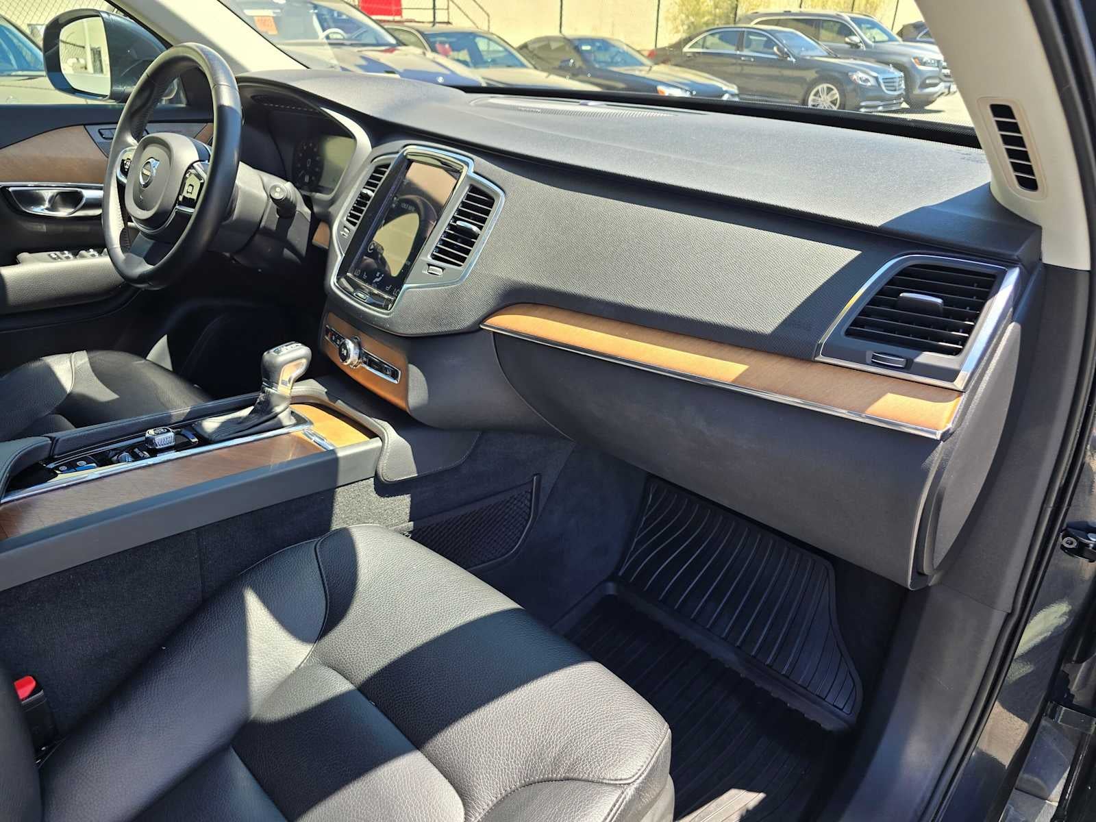 2021 Volvo XC90 Momentum