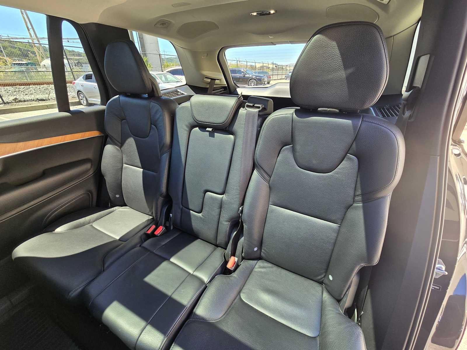 2021 Volvo XC90 Momentum