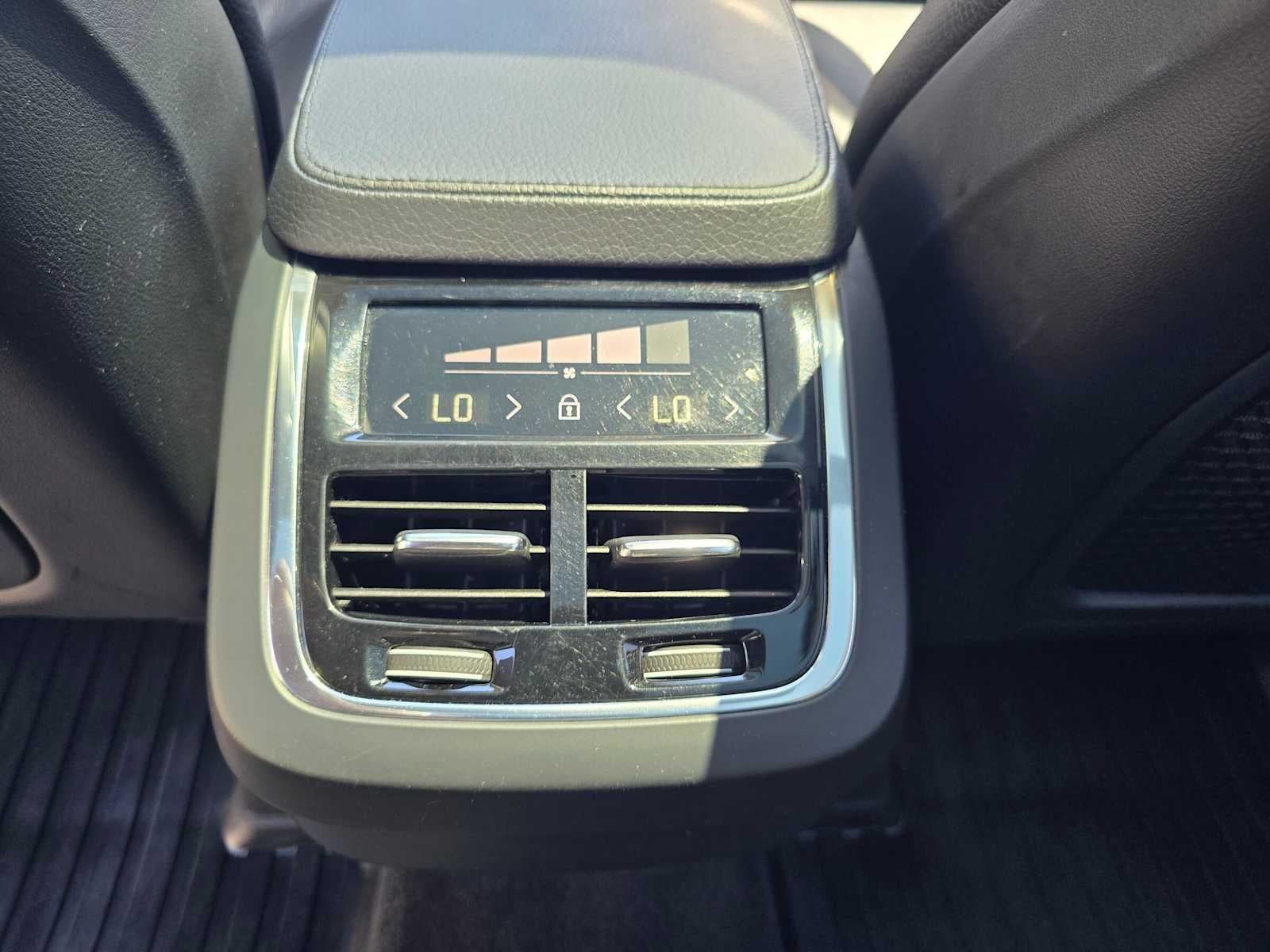 2021 Volvo XC90 Momentum