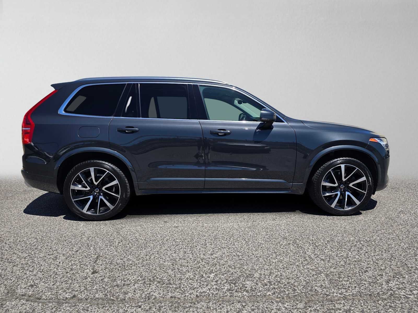 2021 Volvo XC90 Momentum
