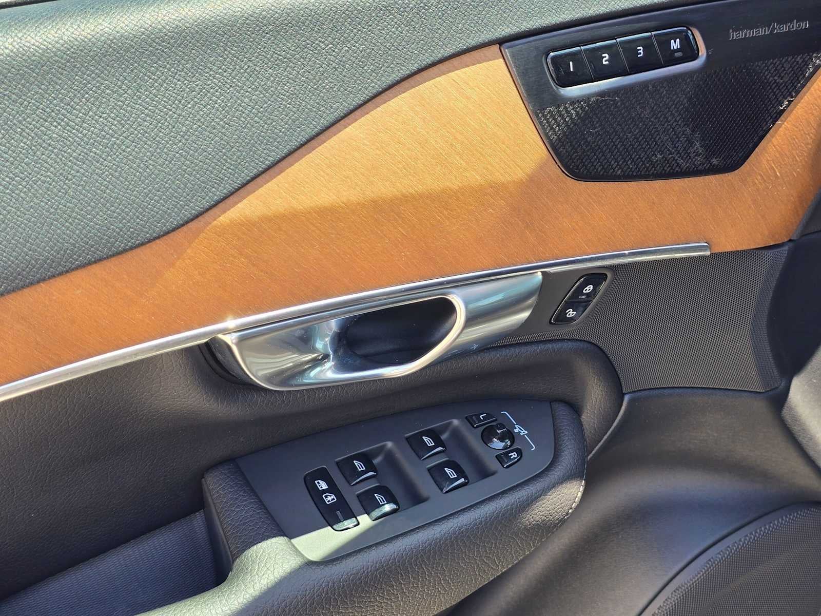 2021 Volvo XC90 Momentum