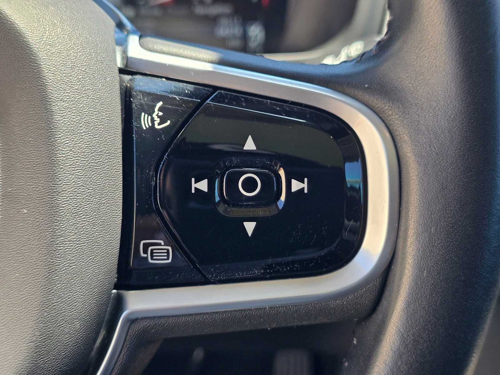 2021 Volvo XC90 Momentum