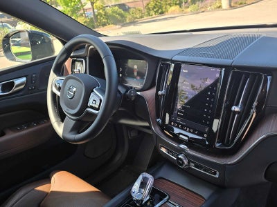 2023 Volvo XC60 Recharge Plug-In Hybrid Ultimate Dark Theme