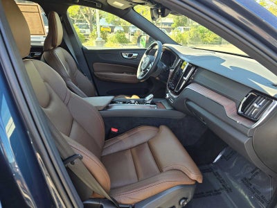 2023 Volvo XC60 Recharge Plug-In Hybrid Ultimate Dark Theme