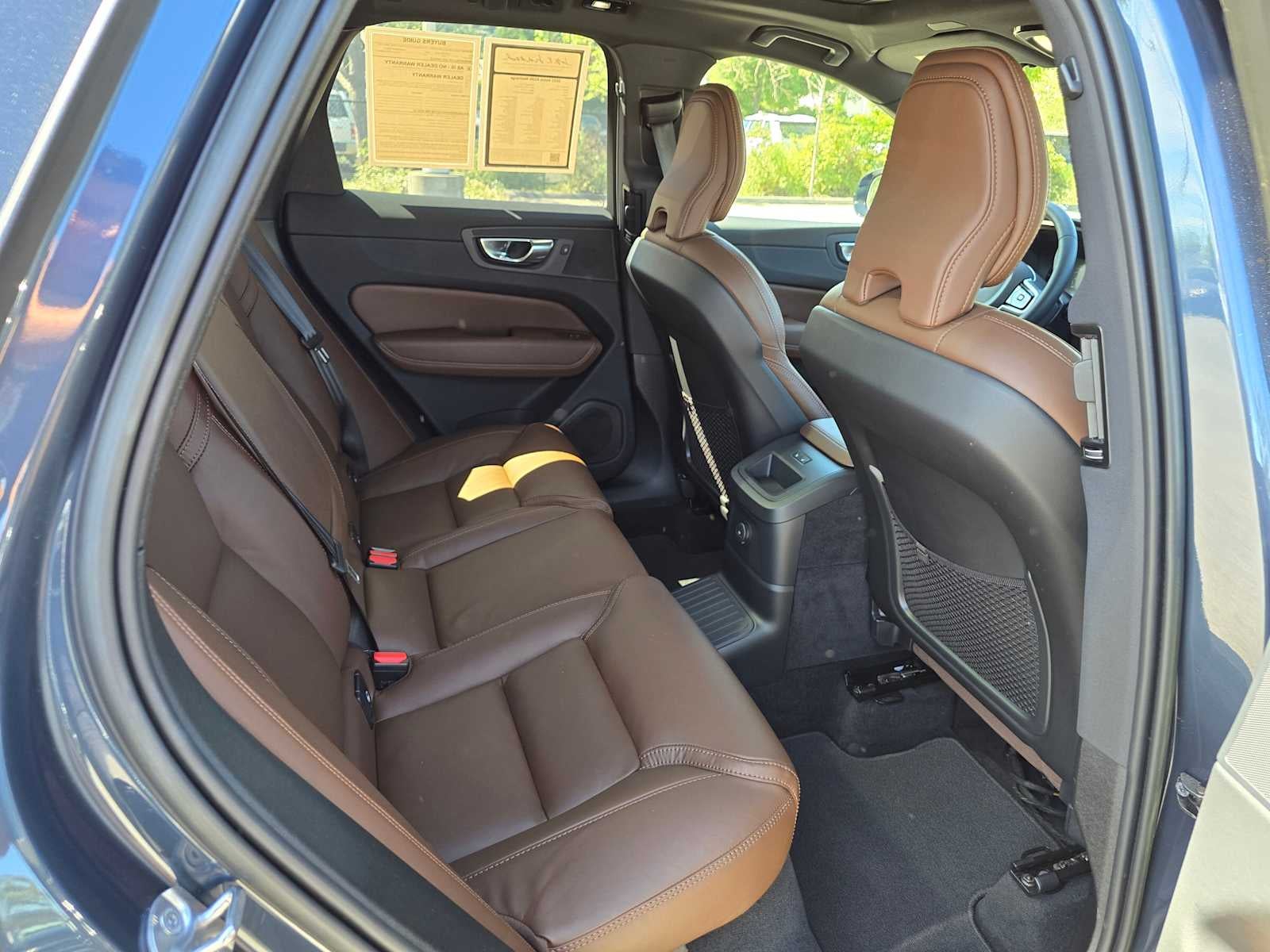 2023 Volvo XC60 Recharge Plug-In Hybrid Ultimate Dark Theme