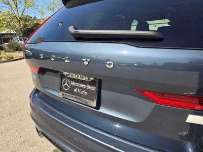 2023 Volvo XC60 Recharge Plug-In Hybrid Ultimate Dark Theme