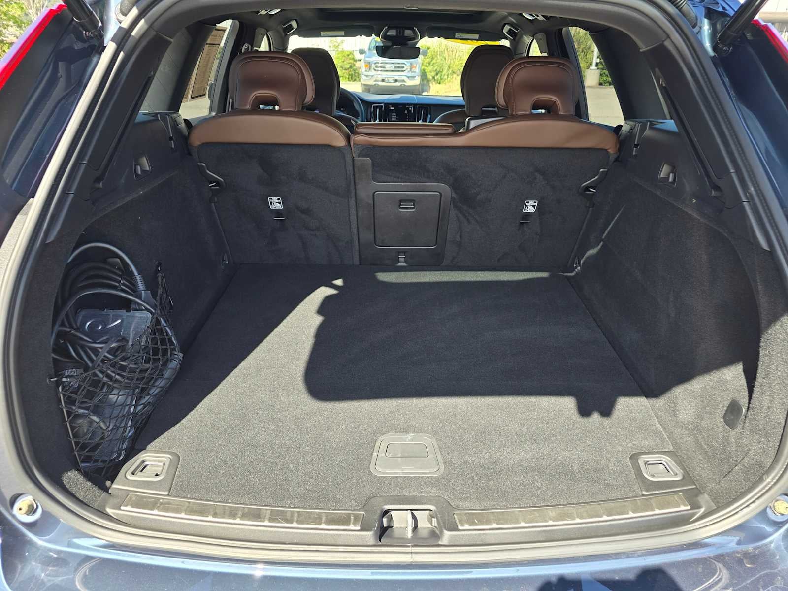 2023 Volvo XC60 Recharge Plug-In Hybrid Ultimate Dark Theme