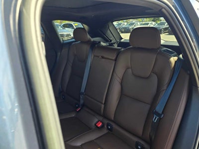 2023 Volvo XC60 Recharge Plug-In Hybrid Ultimate Dark Theme