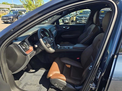 2023 Volvo XC60 Recharge Plug-In Hybrid Ultimate Dark Theme