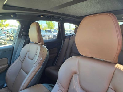 2023 Volvo XC60 Recharge Plug-In Hybrid Ultimate Dark Theme