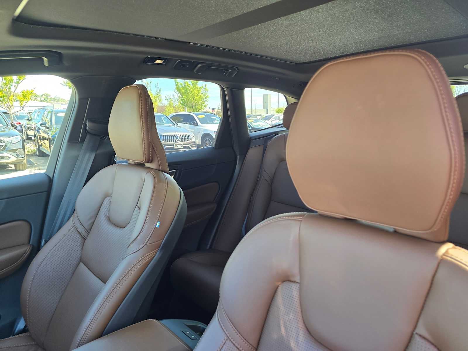2023 Volvo XC60 Recharge Plug-In Hybrid Ultimate Dark Theme
