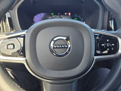 2023 Volvo XC60 Recharge Plug-In Hybrid Ultimate Dark Theme