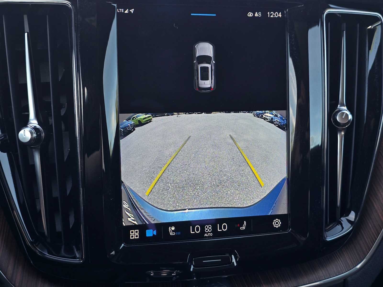 2023 Volvo XC60 Recharge Plug-In Hybrid Ultimate Dark Theme