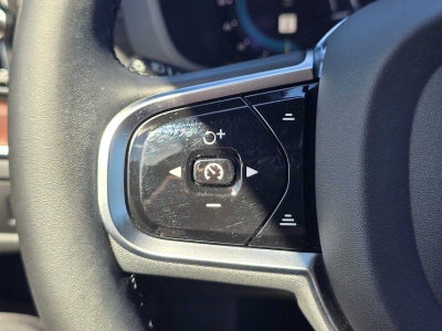 2023 Volvo XC60 Recharge Plug-In Hybrid Ultimate Dark Theme