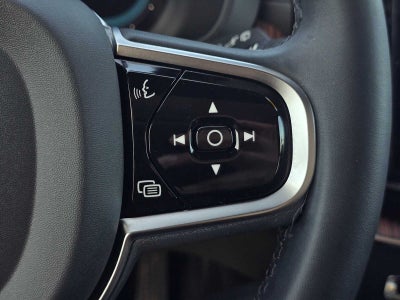 2023 Volvo XC60 Recharge Plug-In Hybrid Ultimate Dark Theme